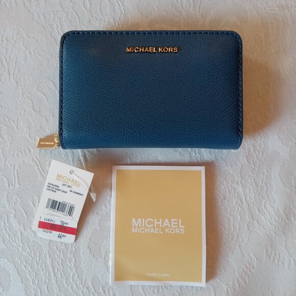 Michael Kors Small Zip Around Card Case - Picture 4 of 7